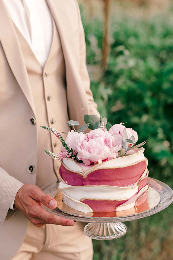 fairytale-styled-shoot-vineyard-full-of-romance_18