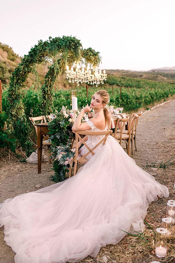fairytale-styled-shoot-vineyard-full-of-romance_21