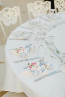 Μπομπονιέρα σε floral πουγκάκι