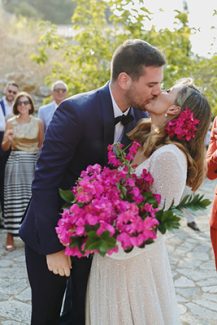 Εντυπωσιακή νυφική ανθοδέσμη από άνθη βουκαμβίλιας