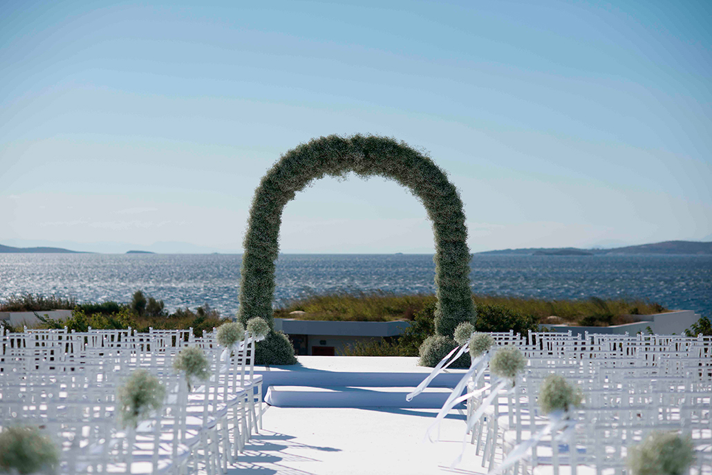 Εντυπωσιακός στολισμός γάμου στον ονειρικό χώρο του Grand Resort Lagonissi