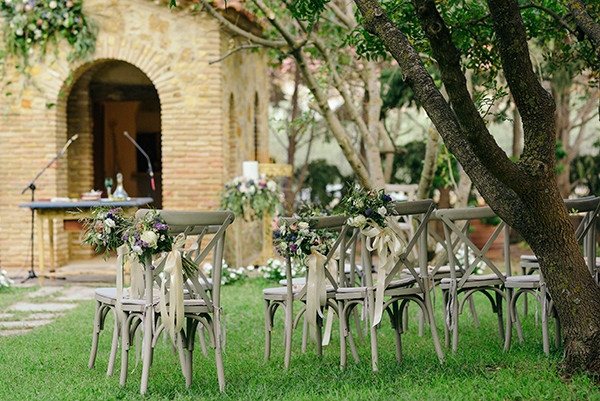 modern-decoration-wedding-roses-other-unique-blooms_01