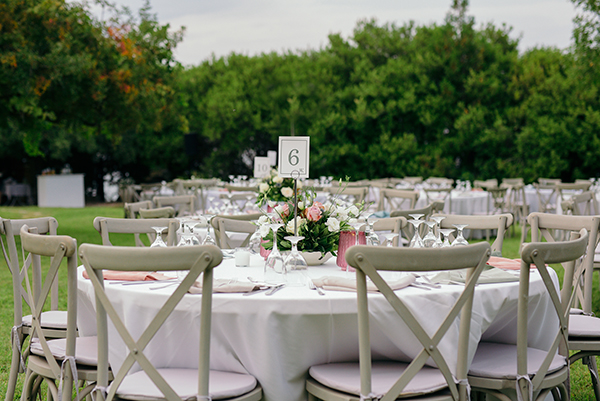 modern-decoration-wedding-roses-other-unique-blooms_03