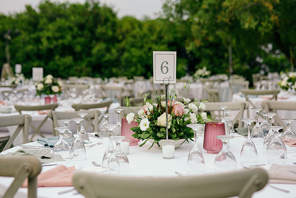 modern-decoration-wedding-roses-other-unique-blooms_05