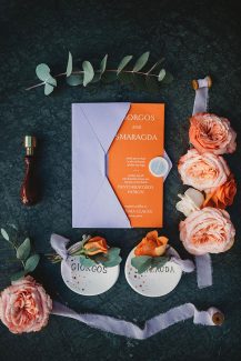 Μοντέρνα προσκλητήρια σε έντονο πορτοκαλί χρώμα