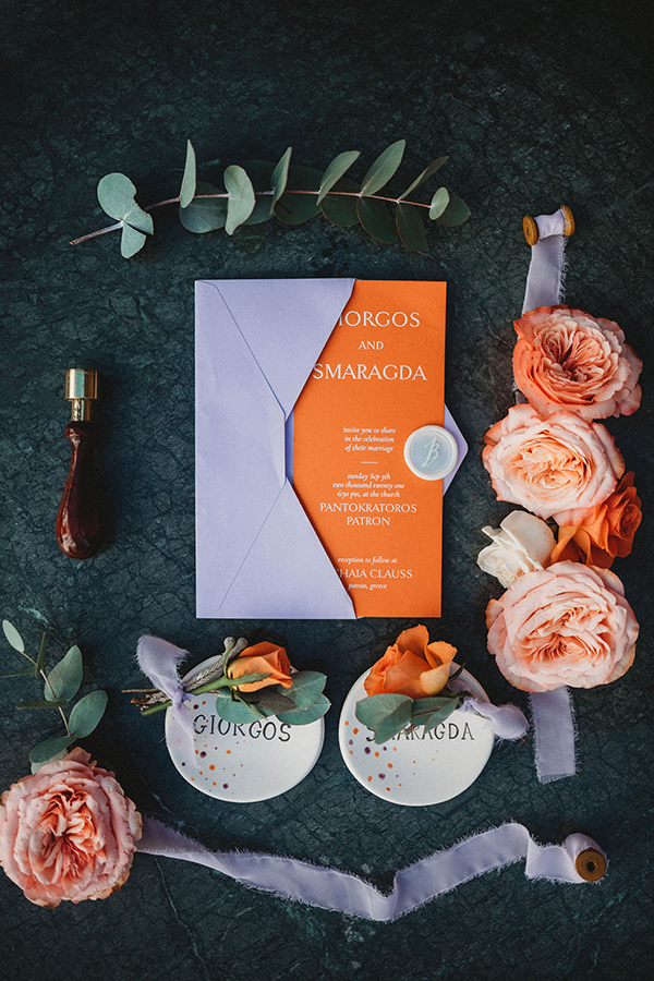 Μοντέρνα προσκλητήρια σε έντονο πορτοκαλί χρώμα