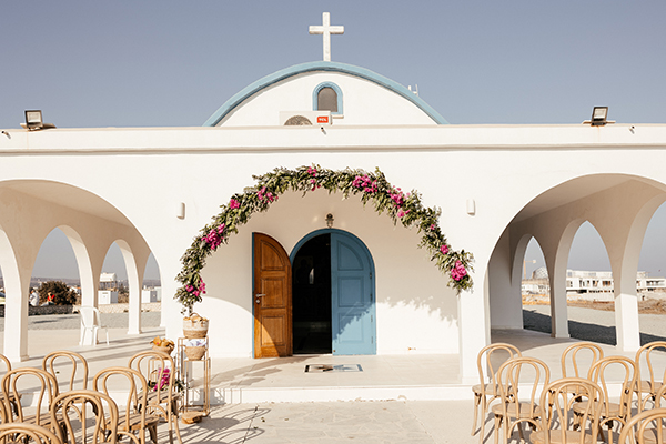 outdoor-summer-wedding-blooms-bougainvillea_04