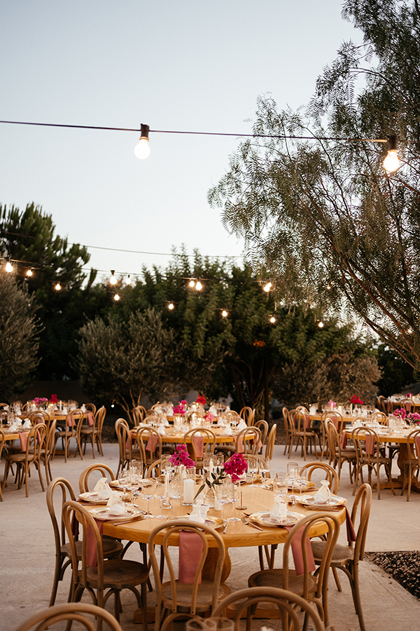 outdoor-summer-wedding-blooms-bougainvillea_13x