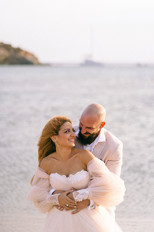 romantic-fall-wedding-peonies-roses_02x