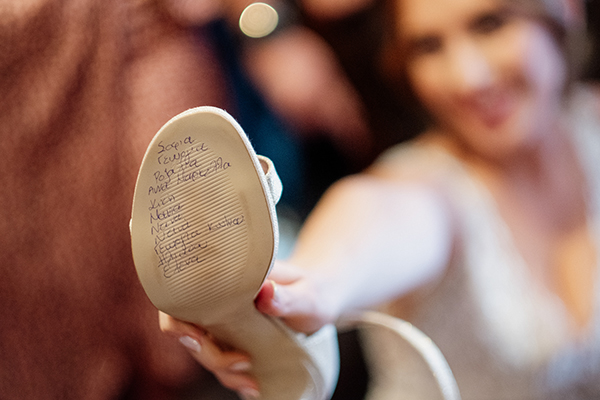 romantic-wedding-drama-blue-hydrangeas-white-roses_09