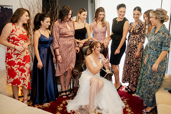 romantic-wedding-drama-blue-hydrangeas-white-roses_15