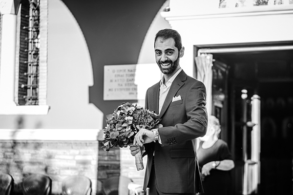 romantic-wedding-drama-blue-hydrangeas-white-roses_22x