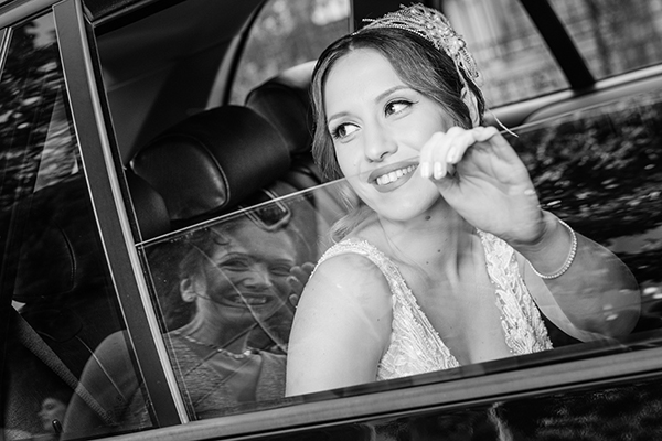 romantic-wedding-drama-blue-hydrangeas-white-roses_24