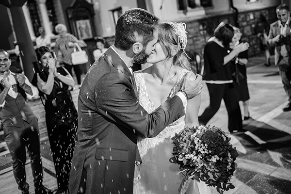 romantic-wedding-drama-blue-hydrangeas-white-roses_34