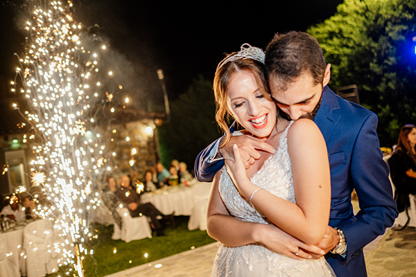 romantic-wedding-drama-blue-hydrangeas-white-roses_36x