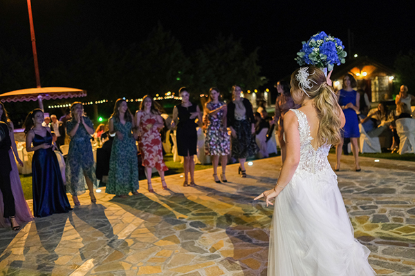 romantic-wedding-drama-blue-hydrangeas-white-roses_37