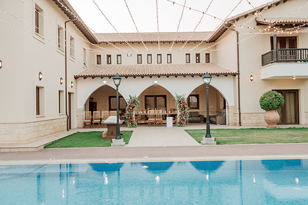 rustic--fall-wedding-nicosia-impressive-florals_14