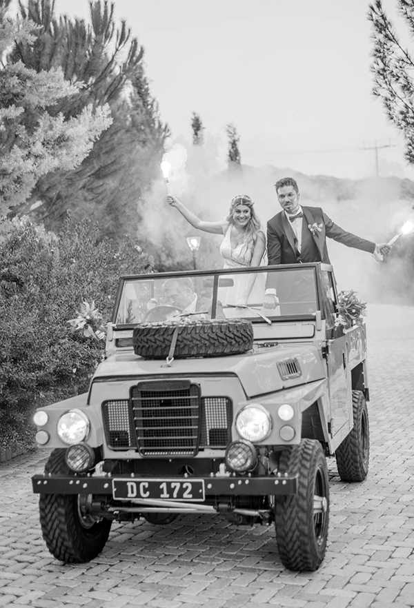 rustic--fall-wedding-nicosia-impressive-florals_21x