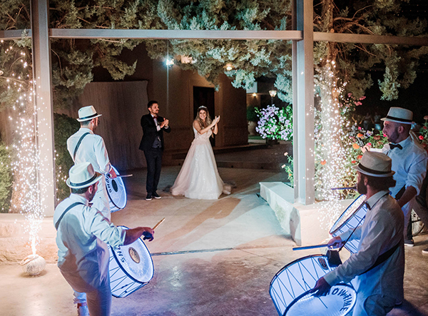 rustic--fall-wedding-nicosia-impressive-florals_27