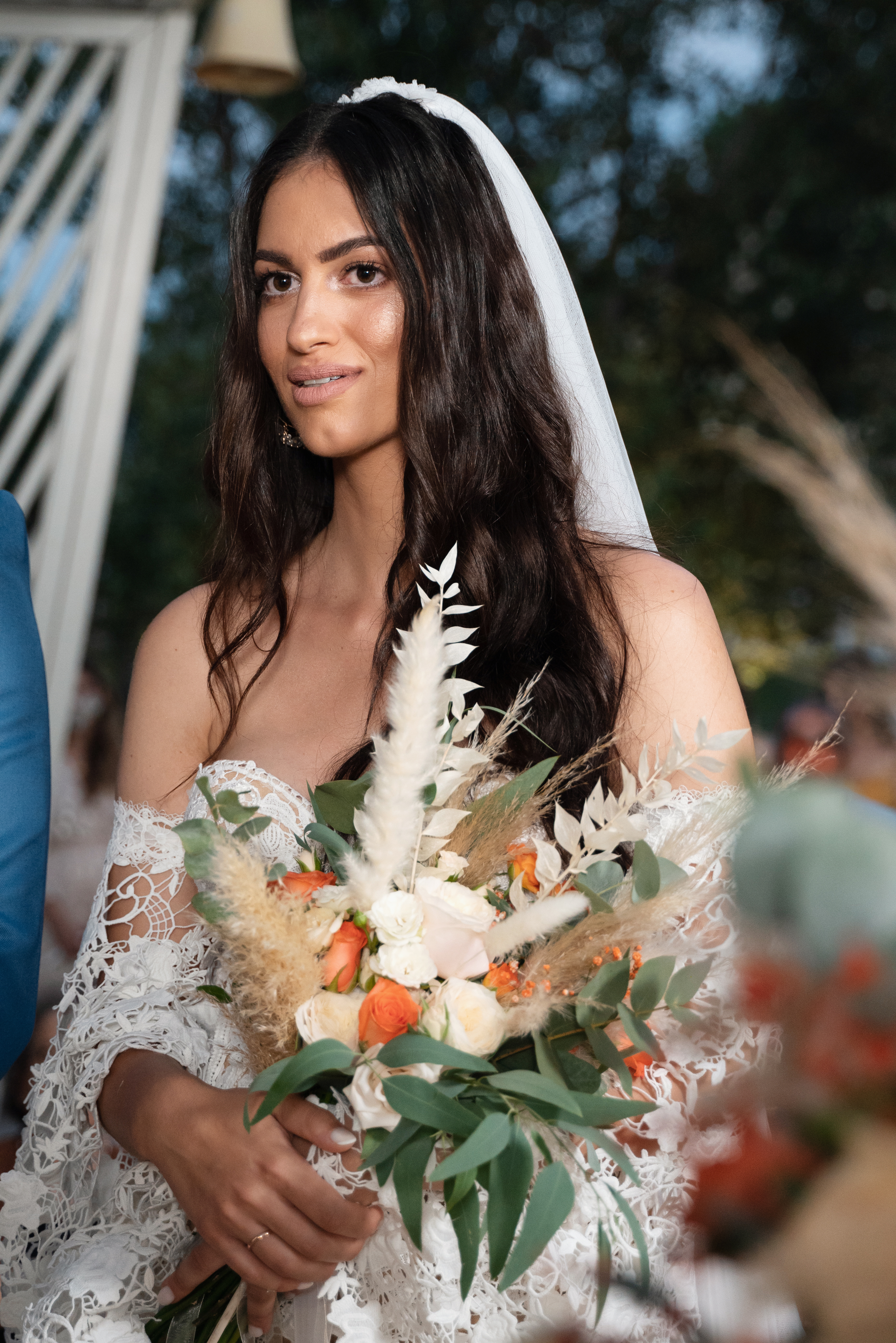 Ιδιαίτερη νυφική ανθοδέσμη με pampas grass κι άλλα λουλούδια