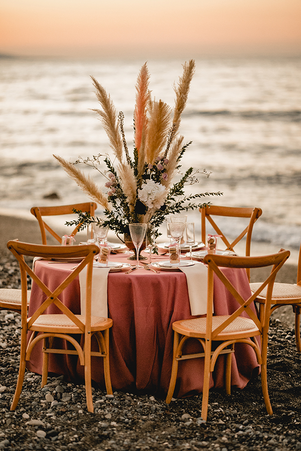 Έντονα bohemian vibes για διακόσμηση τραπεζιού δεξίωσης Έντονα bohemian vibes για διακόσμηση τραπεζιού δεξίωσης