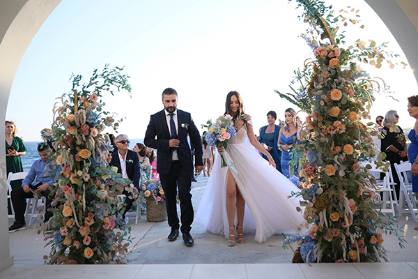 Όμορφος γάμος στην Αγία Νάπα με summer mood και πλούσιο ανθοστολισμό │ Νόνη & Τάσος