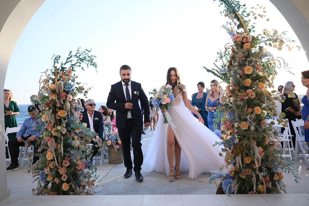 Όμορφος γάμος στην Αγία Νάπα με summer mood και πλούσιο ανθοστολισμό │ Νόνη & Τάσος