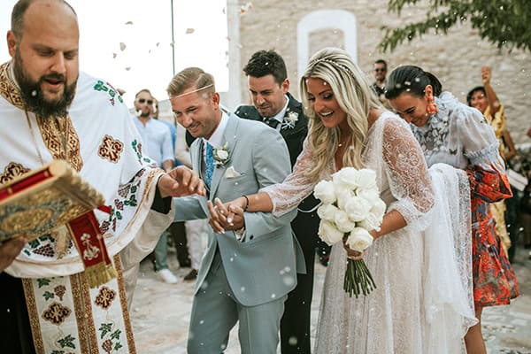 beautiful-wedding-thasos-baby-breaths-hydrangeas_35