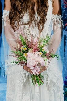 Μποέμ νυφική ανθοδέσμη από ορτανσία και αποξηραμένα λουλούδια Μποέμ νυφική ανθοδέσμη από ορτανσία και αποξηραμένα λουλούδια