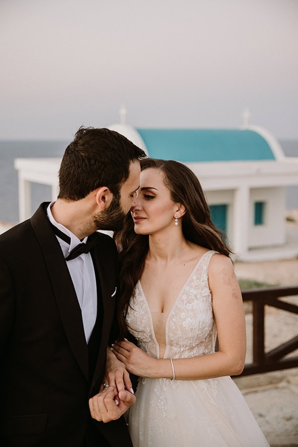 dreamy-wedding-nicosia-stunning-floral-design-white-flowers-eucalyptus_04