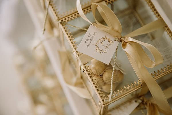 dreamy-wedding-nicosia-stunning-floral-design-white-flowers-eucalyptus_06x