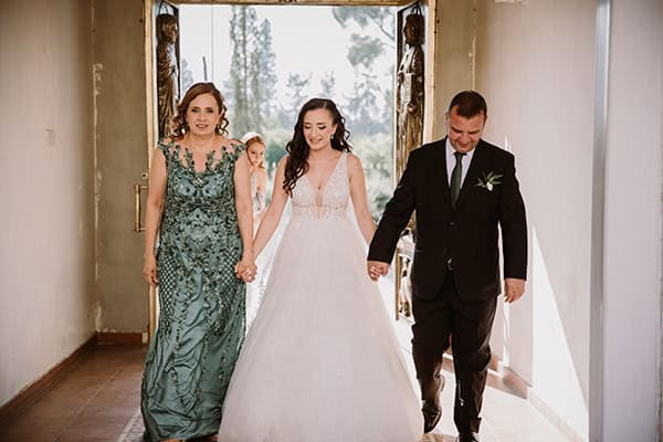 dreamy-wedding-nicosia-stunning-floral-design-white-flowers-eucalyptus_27