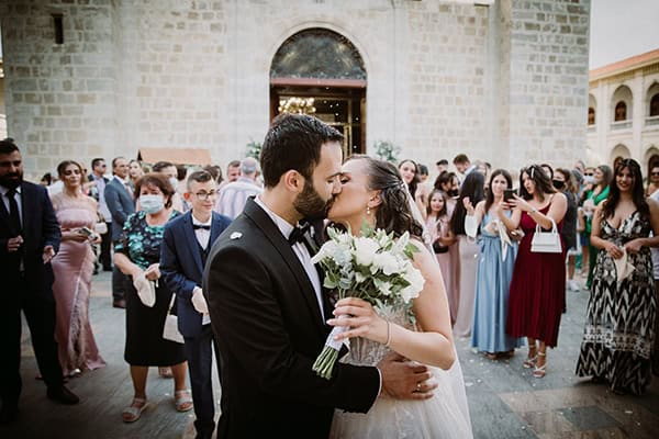 dreamy-wedding-nicosia-stunning-floral-design-white-flowers-eucalyptus_35