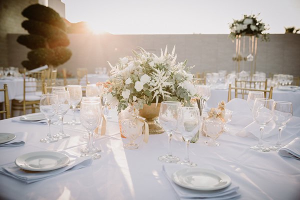 dreamy-wedding-nicosia-stunning-floral-design-white-flowers-eucalyptus_36x
