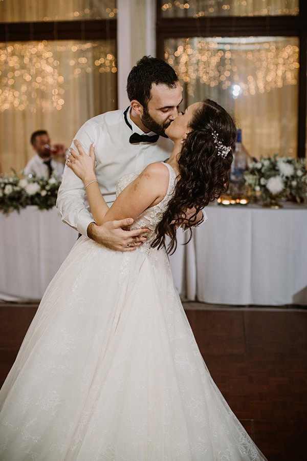 dreamy-wedding-nicosia-stunning-floral-design-white-flowers-eucalyptus_51