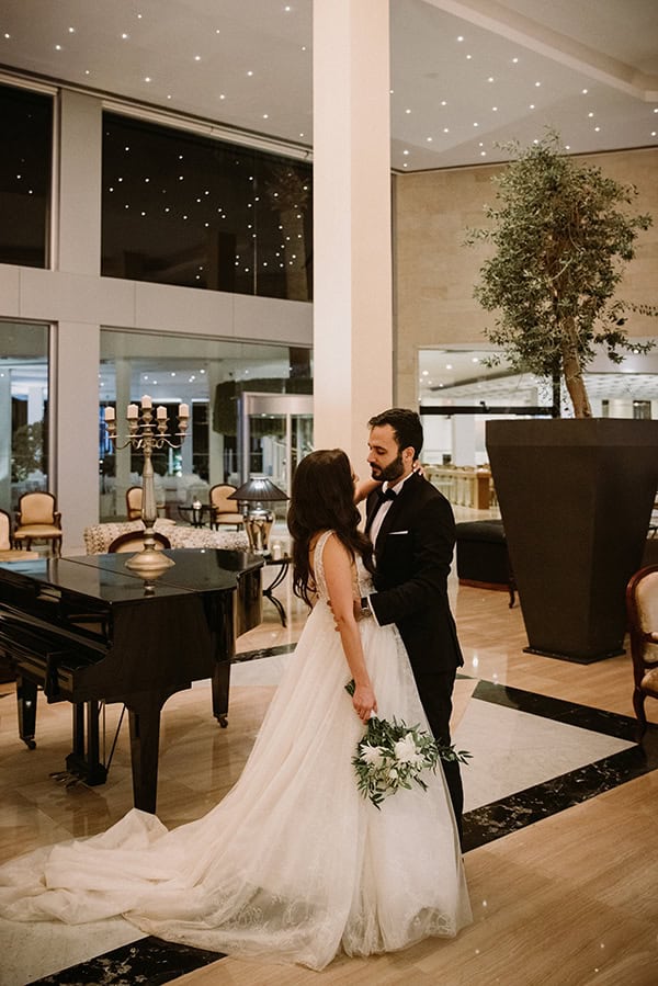 dreamy-wedding-nicosia-stunning-floral-design-white-flowers-eucalyptus_52