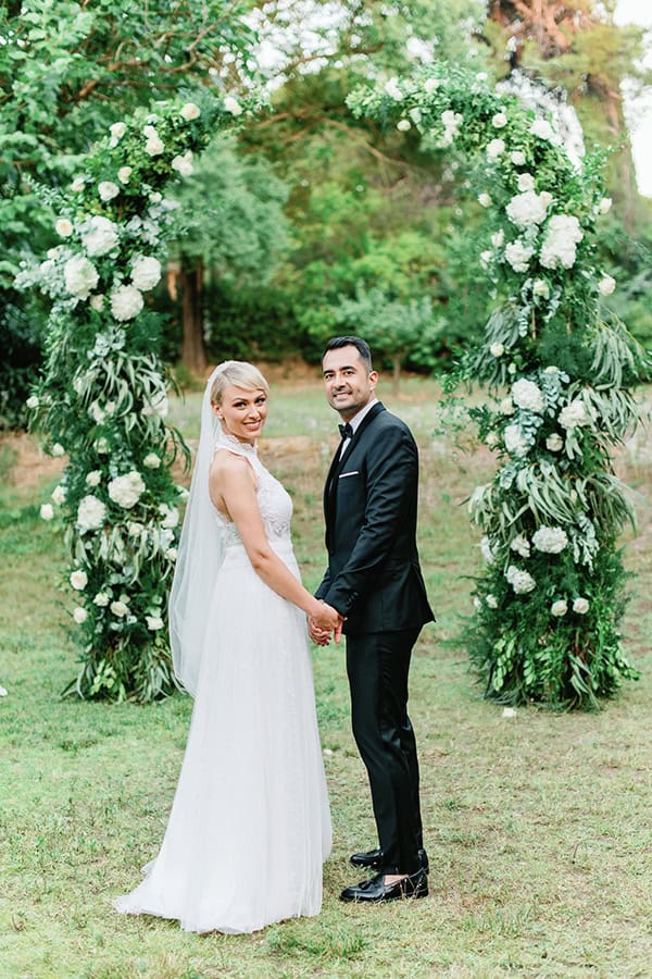 fairytale-wedding-thessaloniki-white-peonies-greenery_05