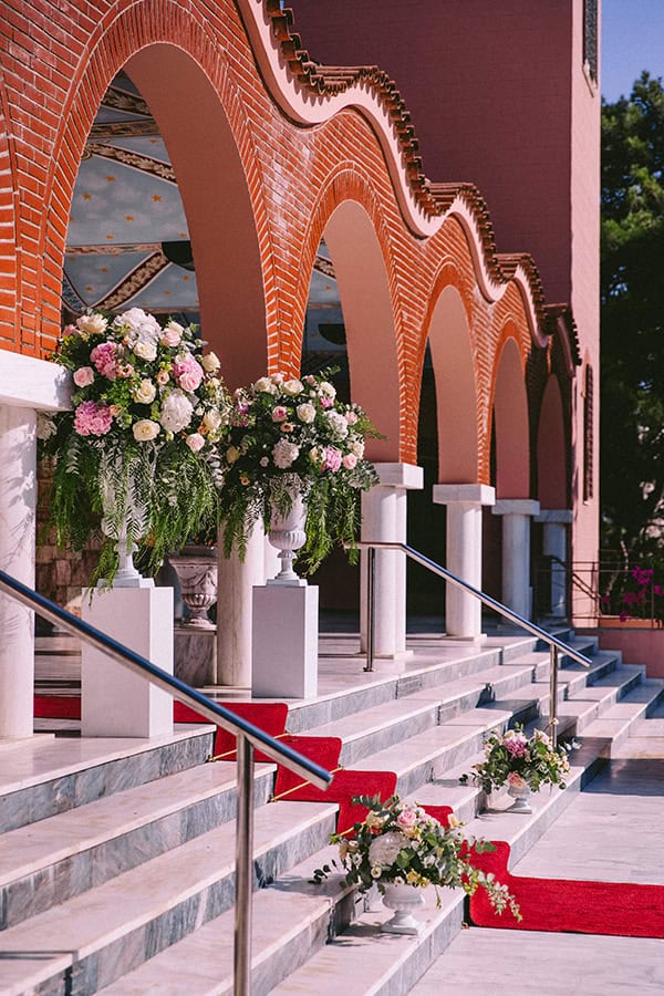 luxurious-wedding-romantic-florals-hydrangeas-roses_08