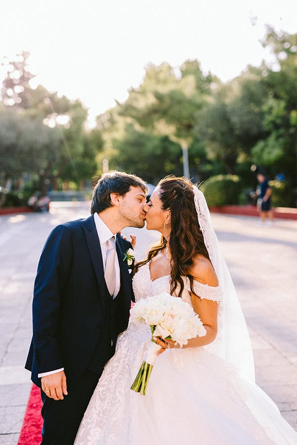 luxurious-wedding-romantic-florals-hydrangeas-roses_19