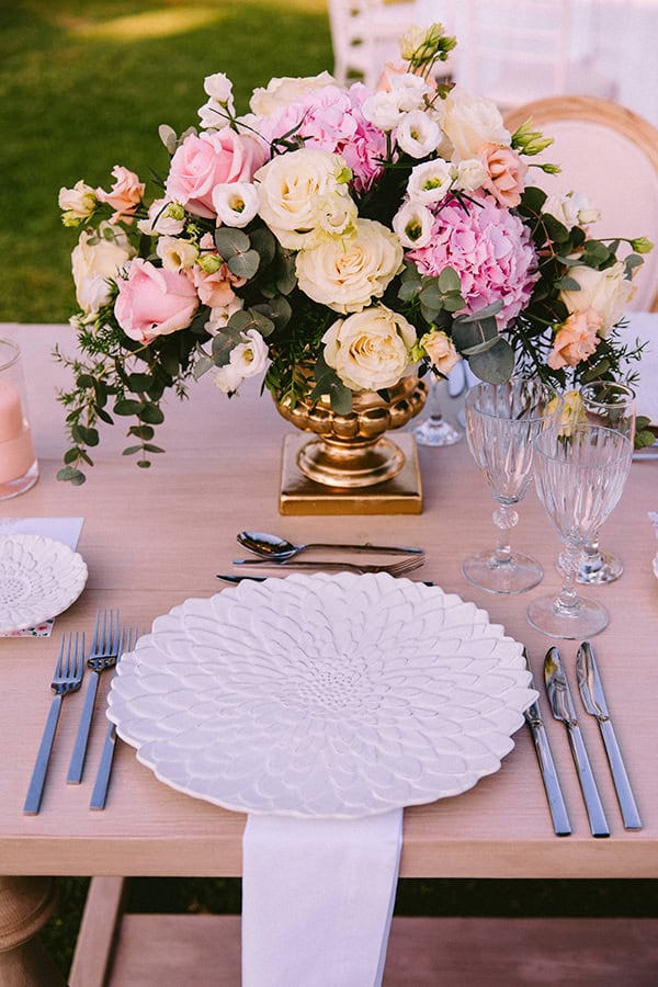 luxurious-wedding-romantic-florals-hydrangeas-roses_24