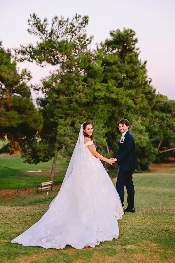 luxurious-wedding-romantic-florals-hydrangeas-roses_34