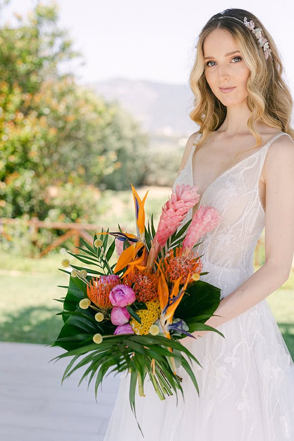 luxury-tropical-styled-shoot-flowers-vivid-hues_01x