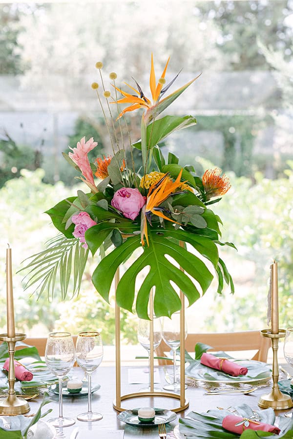 luxury-tropical-styled-shoot-flowers-vivid-hues_03