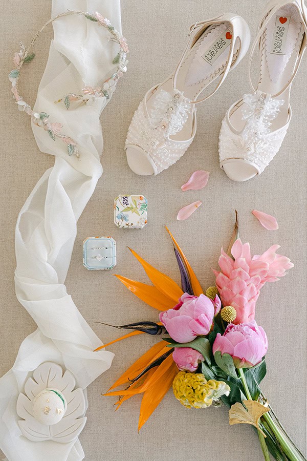 luxury-tropical-styled-shoot-flowers-vivid-hues_06