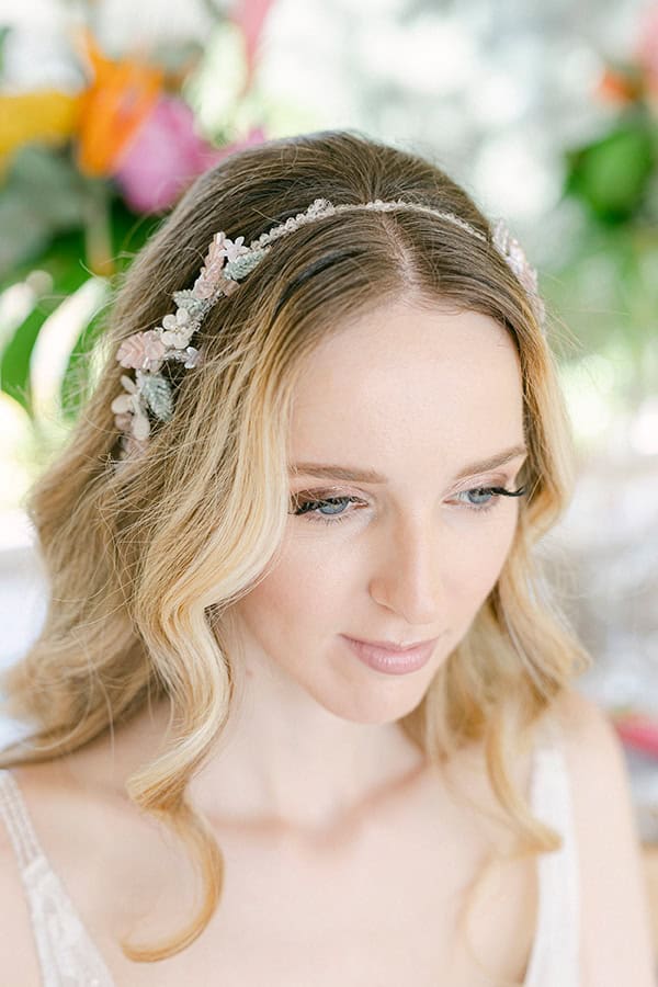 luxury-tropical-styled-shoot-flowers-vivid-hues_06x