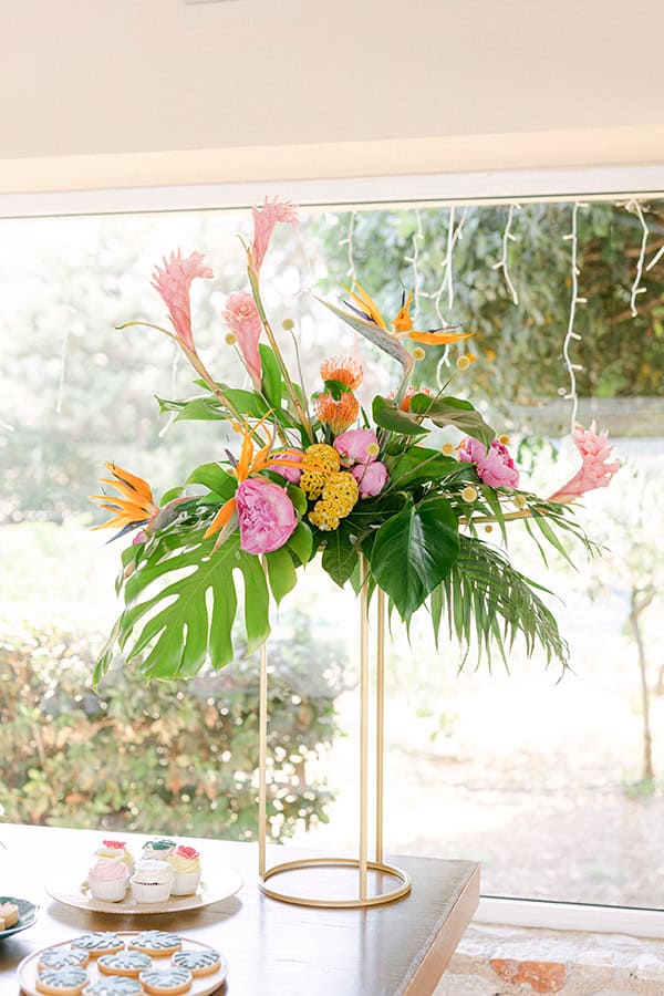 luxury-tropical-styled-shoot-flowers-vivid-hues_16