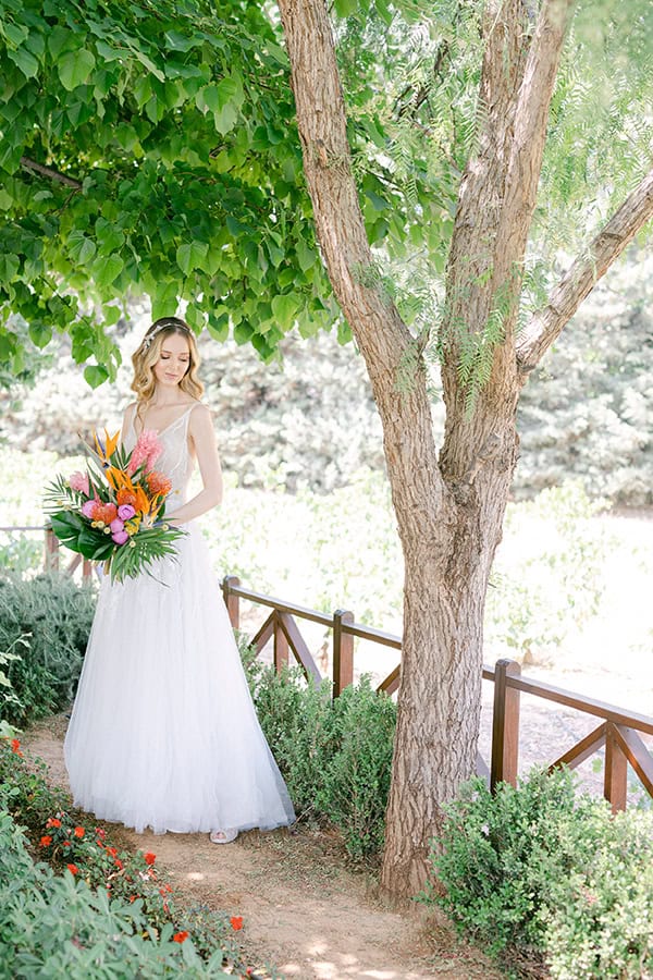 luxury-tropical-styled-shoot-flowers-vivid-hues_25