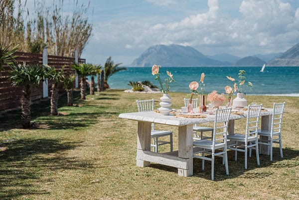minimal-wedding-table-decoration-ideas-calla-lillies_01