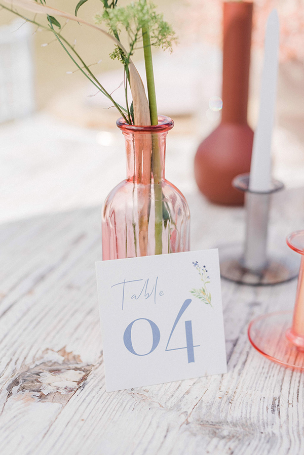 minimal-wedding-table-decoration-ideas-calla-lillies_07
