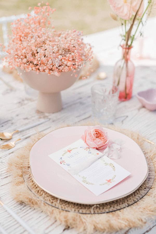 minimal-wedding-table-decoration-ideas-calla-lillies_08x